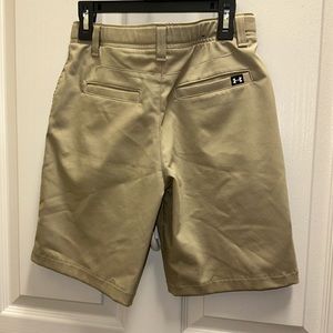Under armour khaki golf shorts